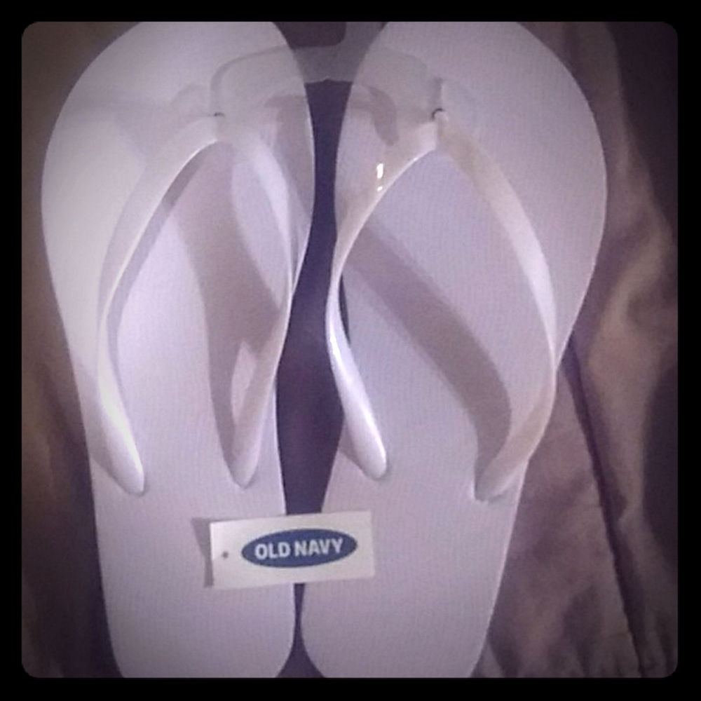 Old Navy White flip flops size 7